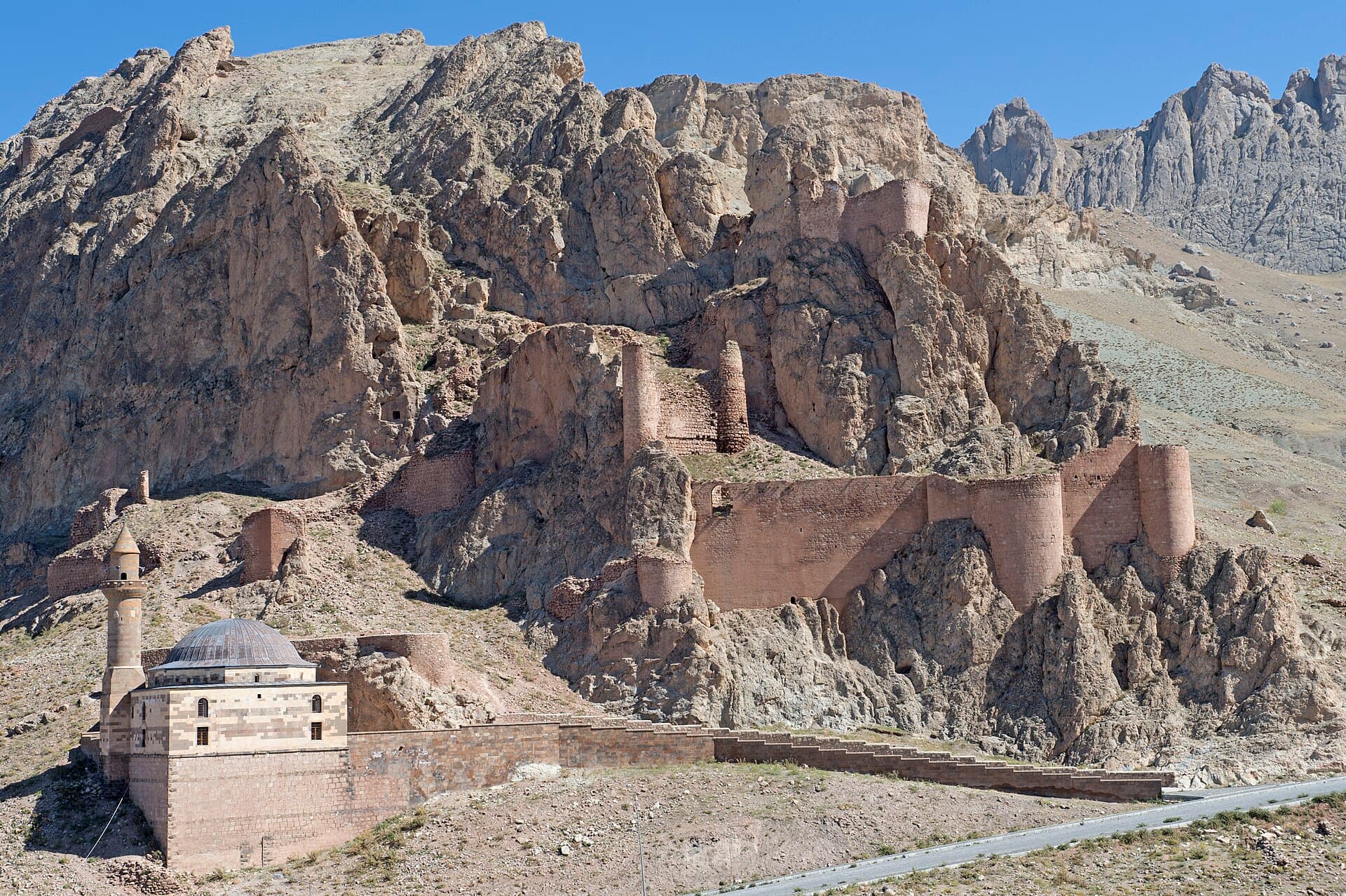 Doğubayazıt Castle rising above the historic Bayezid Mosque