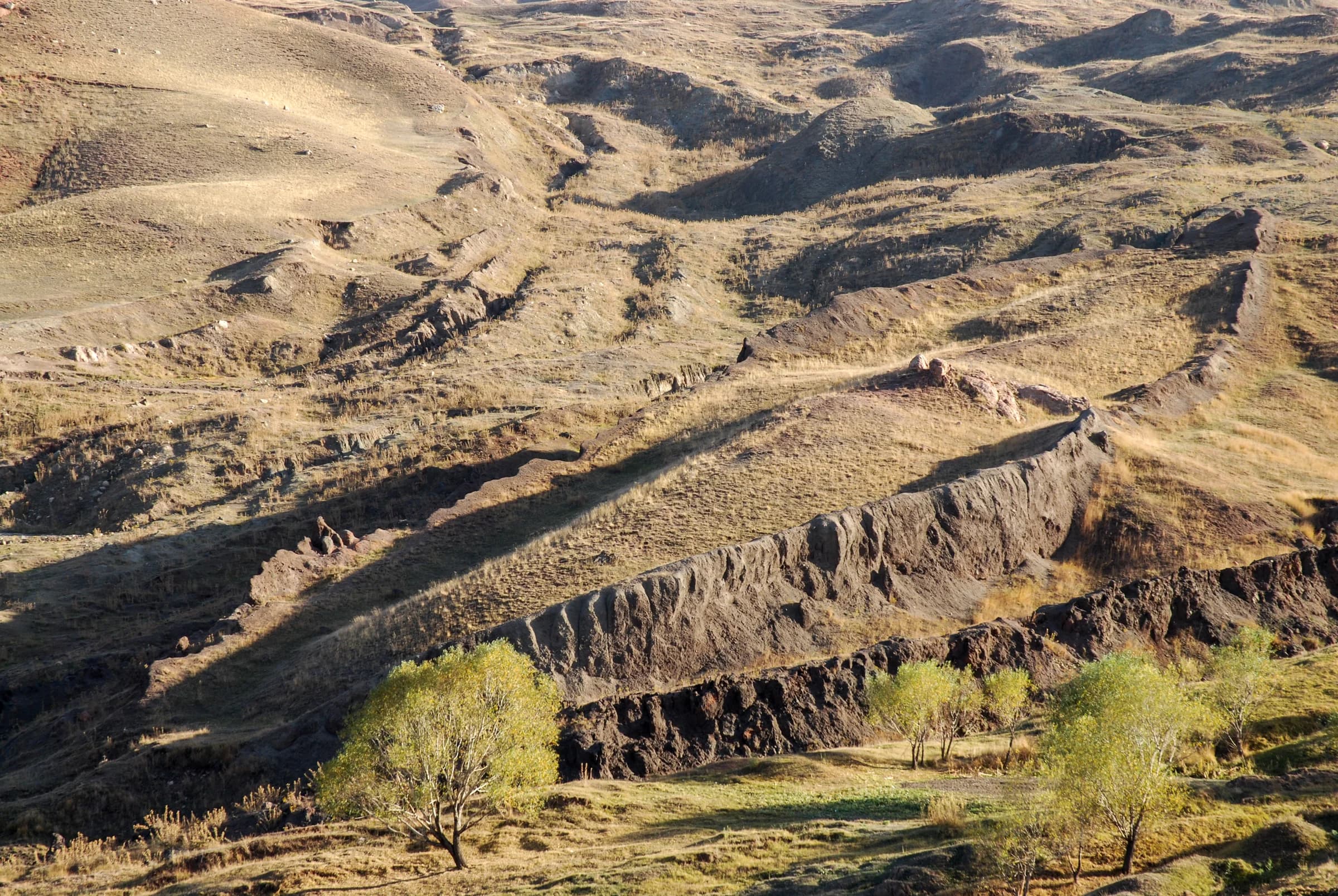 A close view of Durupınar’s raised, boat-shaped outline and eroded sides
